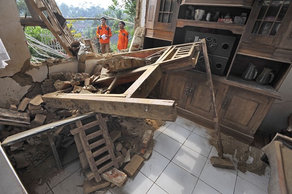 Ini Foto-foto Kerusakan Dampak Gempa Banten 6.9 SR