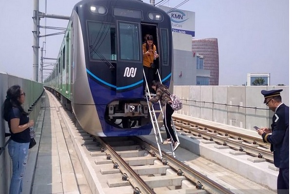  Cerita Penumpang Terjebak di Jalur Underground MRT Jakarta Saat Listrik Padam