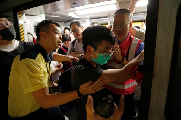  Aksi Mogok di Hong Kong Ganggu Transportasi Darat dan Udara