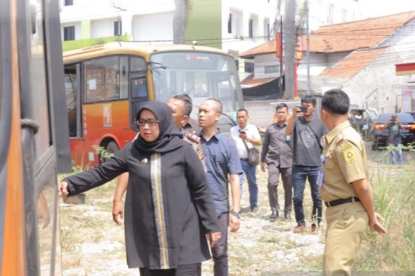  300 Bus Transjakarta Mangkrak, Bupati Bogor Sarankan Jadi Bus Sekolah