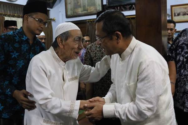  Saleh Husin : KH. Maimun Zubair Panutan dan Sumber Inspirasi