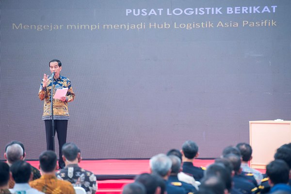  PUSAT LOGISTIK BERIKAT : Solusi atau Pembawa Masalah?