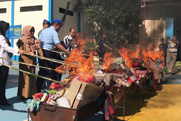  Wujudkan Ketentraman di Bumi Aceh, Bea Cukai Musnahkan Rokok Ilegal