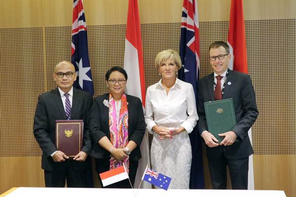 Dirjen Asia Pasifik dan Afrika Kementerian Luar Negeri Desra Percaya (dari kiri) berpose dengan Menlu Retno Lestari Marsudi, Menlu dan Perdagangan Australia Julie Bishop, dan Deputi Sekretaris untuk Asia Pasifik Grup Kementerian Luar Negeri dan Perdagangan Australia Richard Maude, seusai penandatanganan Maritime Plan, di Sydney, Australia, Jumat (16/3/2018)./Istimewa 