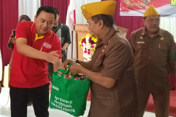  Alfarmart Malang salurkan 1.500 Paket Sembako