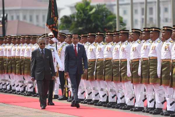  Temui Mahathir di Malaysia, Jokowi Disambut Upacara Resmi