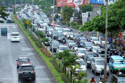 Pemkot Bandung Kaji Penggunaan Traffic Light Panel Surya