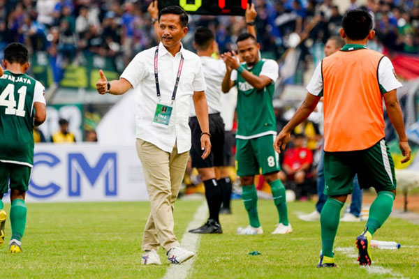  Persebaya Surabaya Pecat Pelatih Djadjang Nurdjaman