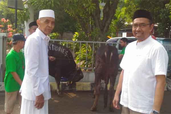  Gelar Qurban, Bisnis Indonesia Gandeng Takmir Masjid Nurul Huda Karet Tengsin