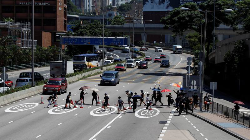  Bandara Hong Kong Dikepung Demonstran, Penerbangan Dibatalkan