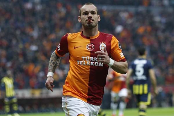  Wesley Sneijder Mengumumkan Gantung Sepatu