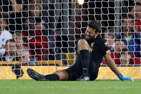  Cedera Betis, Liverpool Kehilangan Alisson Becker dalam Beberapa Pekan