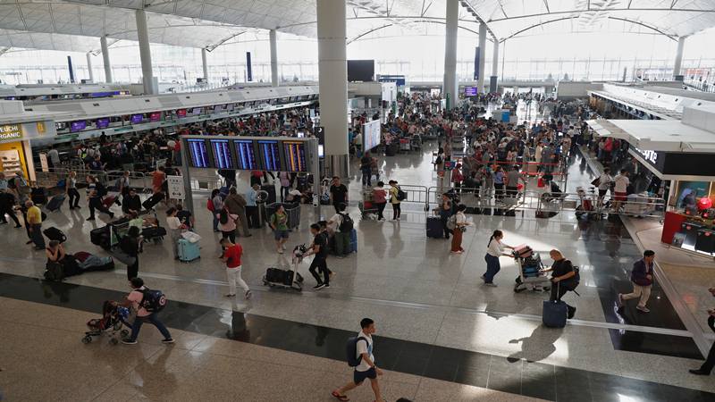  Setelah Sempat Kacau, Bandara Hong Kong Terpantau Normal