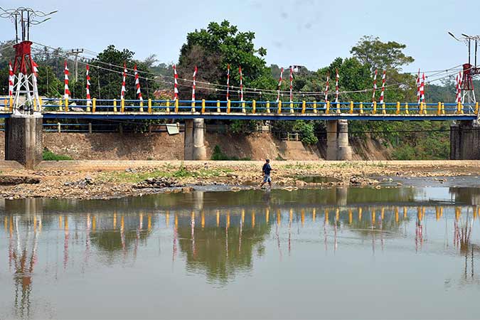  Debit Air Sungai Ciliwung Menyusut