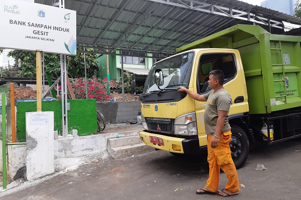  Berjuang Mereduksi Sampah Jakarta