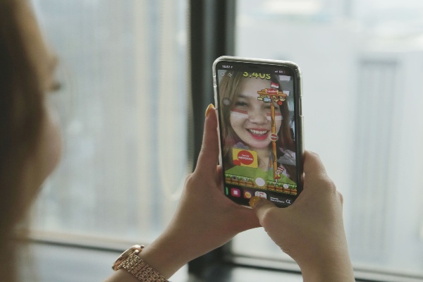  Serunya Main Panjat Pinang Digital di Instagram dengan AR Filter
