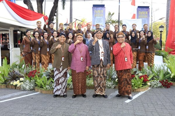  Pesan Baju Lurik pada HUT ke-74 RI di Bank Jateng