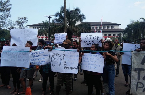  Mahasiswa Papua di Bandung Demo, Tuntut Wali Kota Malang Minta Maaf