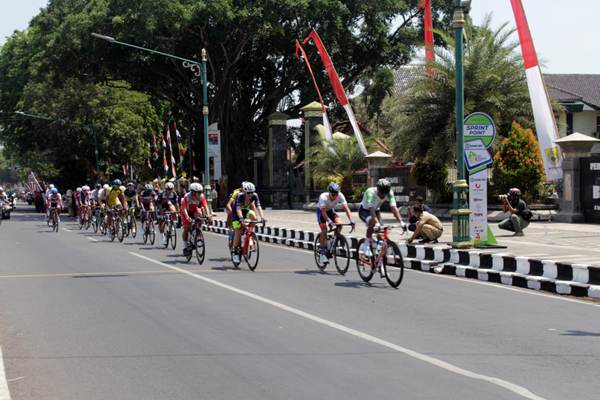  Tour d\' Indonesia: 90 Pembalap Lewati Sprint Point Sragen Sebelum Finis