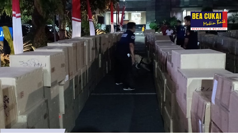  Sinergi Bea Cukai dan Kepolisian Gagalkan Penyelundupan 8 Truk Barang Ilegal 