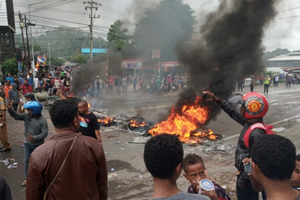  Kerusuhan Papua Barat, Kantor Cabang BRI dan Mandiri Tutup