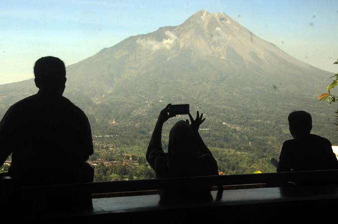  Gunung Merapi Luncurkan Awan Panas 900 Meter