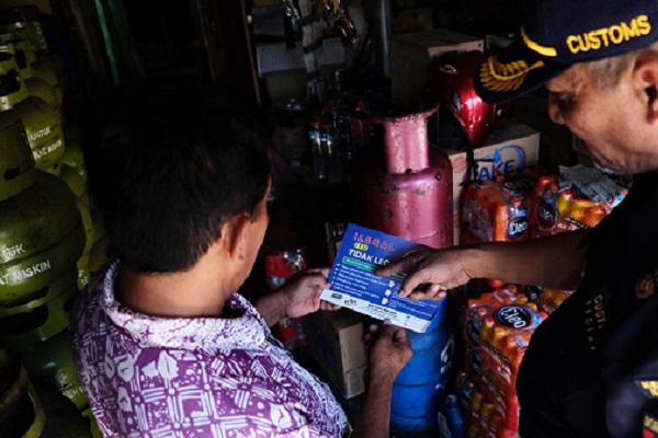  Bea Cukai Malang Keliling Kecamatan Kepanjen Berantas Rokok Ilegal