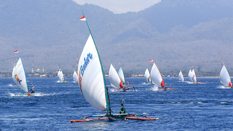  LOMBA PERAHU LAYAR