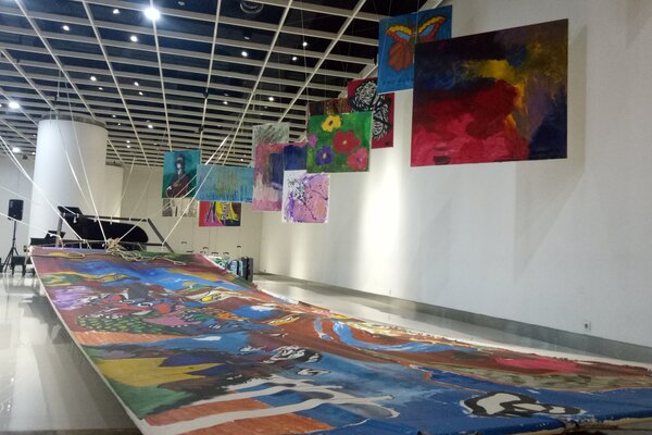  Ratusan Lukisan Kontemporer Karya Disabilitas Warnai Outsider Artpreneur 
