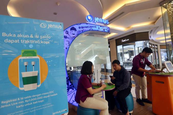  Saat Bank Ikut Adu Kuat di Pinjaman Online