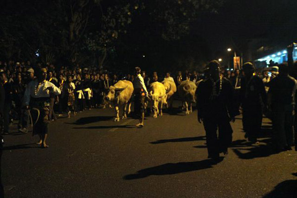  Malam 1 Suro: Begini Suasa Kirab Pusaka Keraton Surakarta