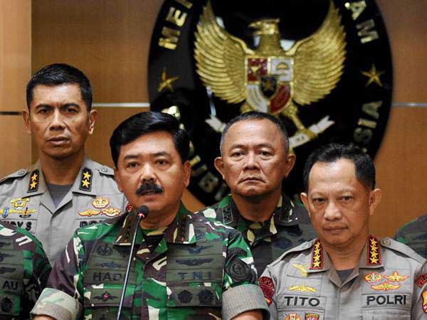  Kapolri dan Panglima TNI Mulai Berkantor Sementara di Papua Hari Ini