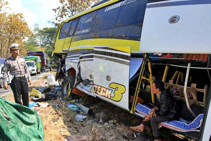  Kecelakaan Beruntun Cipularang, Fokus Evakuasi dan \'Contraflow\'