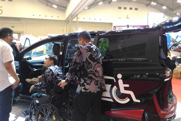  KENDARAAN SERBAGUNA : Mobil Pintu Geser Mulai Bangkit