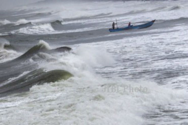  Gelombang di Pantai Selatan Capai 5 Meter, Nelayan dan Usaha Wisata Diminta Waspada