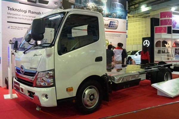  Hino Pamerkan Truk Berteknologi Hybrid di Ajang IEMS 2019