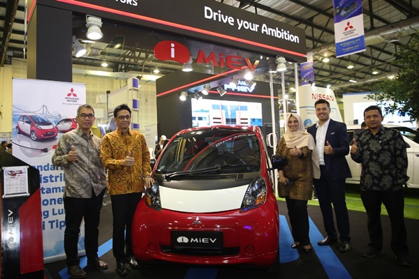  Mitsubishi Outlander PHEV dan iMiEV Mejeng di IEMS 2019