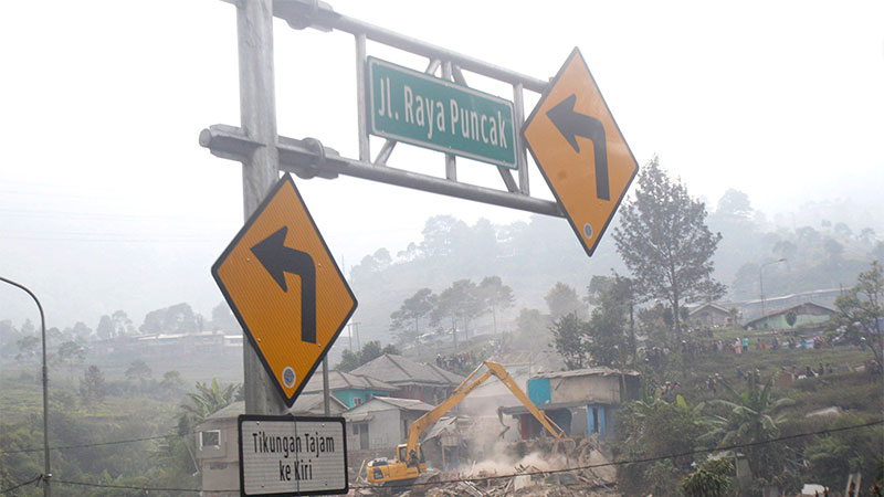  PEMBONGKARAN RUMAH KAWASAN PUNCAK