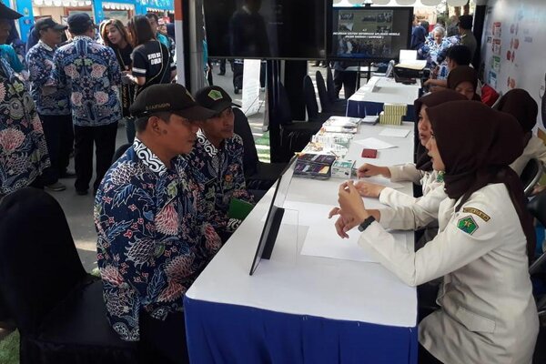  Badan Pajak Kota Malang Berikan Layanan di \'Road Show\' Bus KPK