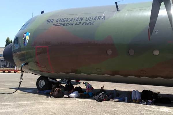 Hercules TNI Jemput Pelajar Papua kembali ke Tempat Belajarnya