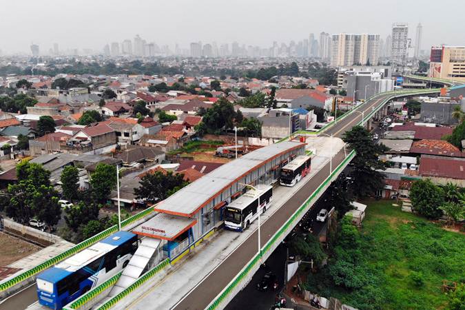  Ganjil-Genap Dimulai, Penumpang Transjakarta Meroket Tembus Rekor 892 Ribu Orang per Hari