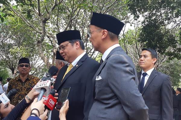  Pemakaman B.J. Habibie : Kepala Daerah dan Menteri Kabinet Hadir di TMP Kalibata