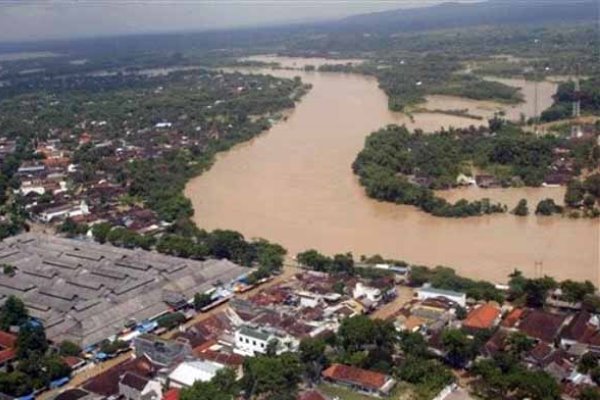  Ganjar Ajak Khofifah Atasi Pencemaran Sungai Bengawan Solo