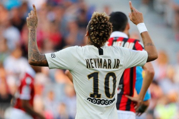  Gol Spektakuler Neymar Bawa PSG Atasi Strasbourg