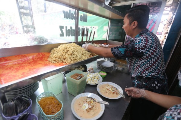  Ke Palembang, Jangan Lupa Mencicipi Mi Celor dan Laksan