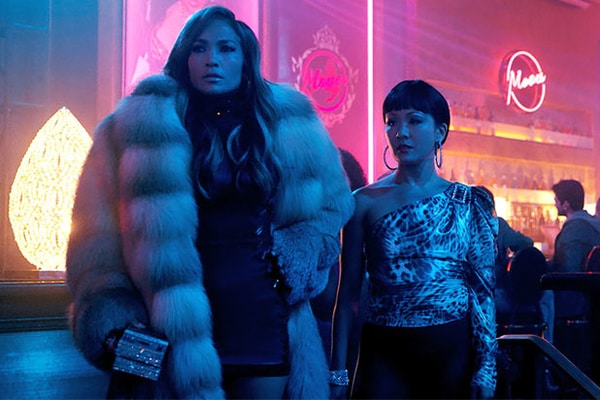 Jennifer Lopez dan Constance Wu dalam film The Hustlers/Dok. STX Entertainment
