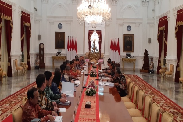  Presiden Jokowi Minta Masukan dari Pebisnis Tekstil dan Produsen Serat Sintetis