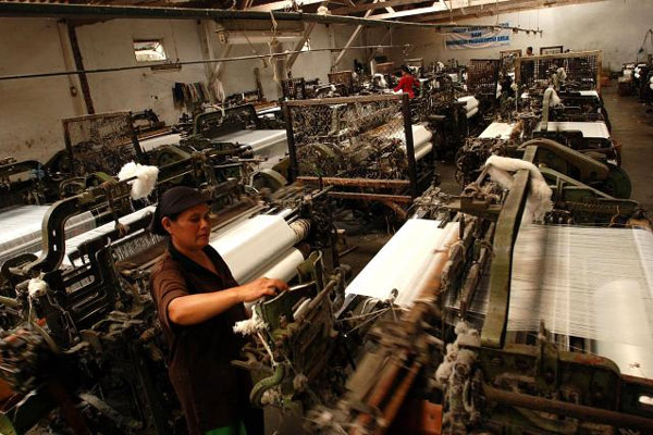 Bertahan dari Gempuran Impor, Industri Tekstil Minta Insentif ke Jokowi