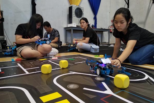  Bikin Robot Pemilah Telur, Siswa Yogyakarta Raih Medali Emas di Malaysia