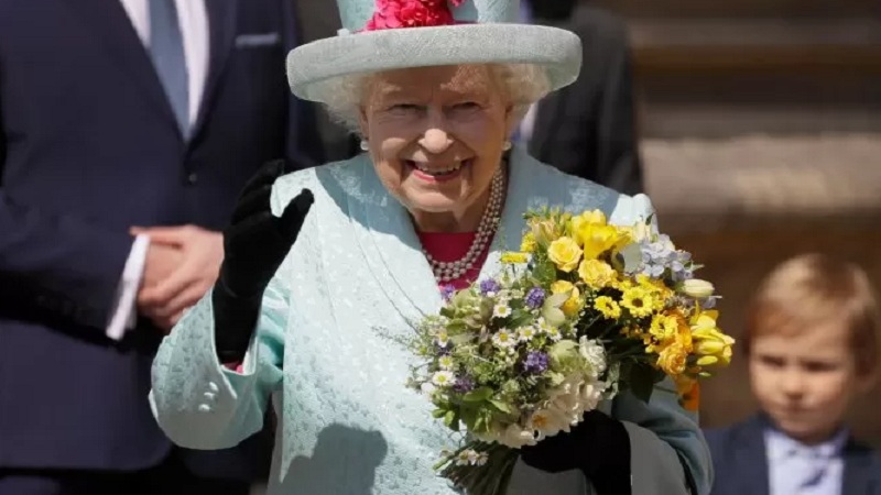  Tertinggal di Buckingham, Ratu Elizabeth Pulangkan Monyet Mainan Seorang Anak ke Australia